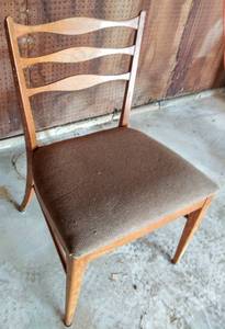 lot 157 image: Vintage Ladder Back Wood Chair
