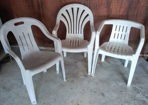 lot 159 image: 3 Outdoor Patio Chairs