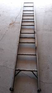 lot 171 image: Extension Ladder