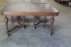 lot 9262 image: Antique 5 Legged Dining Table