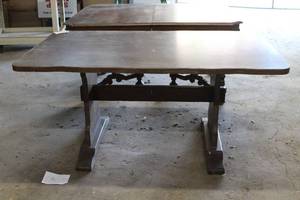 lot 9263 image: Trestle Table