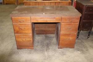 lot 9264 image: 7-Drawer Desk