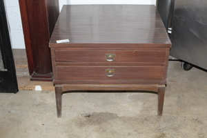 lot 9270 image: 2-Drawer End Table