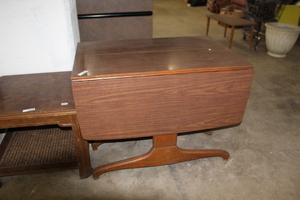 lot 9292 image: Drop Leaf Table