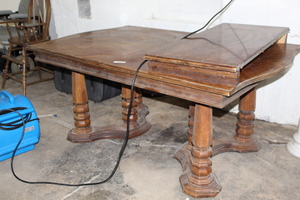 lot 9309 image: Nice 5-Leg Dining Table