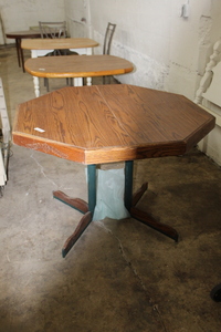 lot 9311 image: Kitchen Table