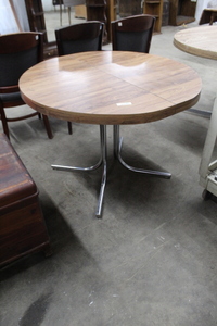 lot 9314 image: Kitchen Table