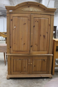 lot 9316 image: Entertainment Center
