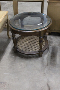 lot 9322 image: Round Side Table