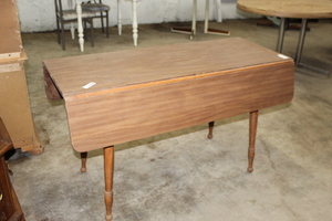lot 9324 image: Drop Leaf Table