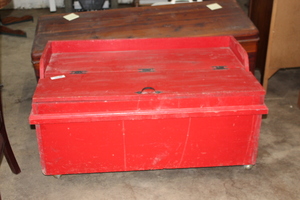 lot 9326 image: Red Toy Box