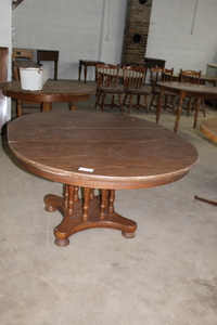 lot 9332 image: Dining Table