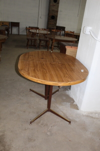lot 9333 image: Kitchen Table