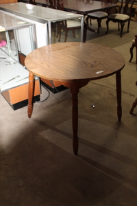 lot 9351 image: Kitchen Table