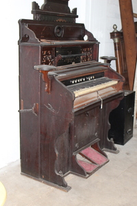 lot 9354 image: Pump Organ