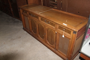 lot 9355 image: Vintage Stereo in Cabinet