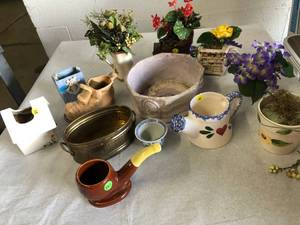lot 9365 image: Flower Planter Lot