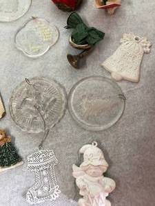 lot 9367 image: Christmas Lot