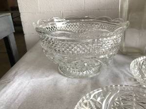 lot 9369 image: Clear Glassware Lot