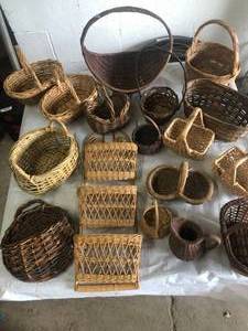 lot 9385 image: Basket Lot