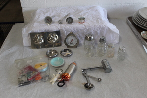 lot 9402 image: Kitchen Items