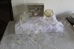 lot 9411 image: Glassware