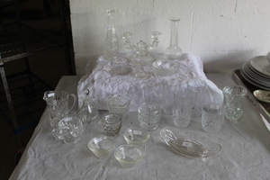 lot 9413 image: Glassware