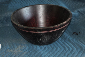 lot 9438 image: Large Bowl