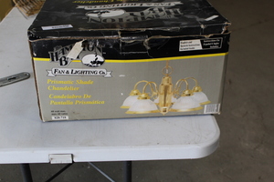lot 9439 image: Light Fixture