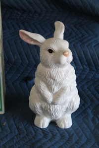 lot 9466 image: Rabbit Cookie Jar