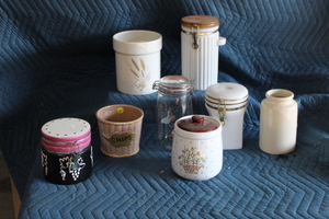 lot 9473 image: Containers