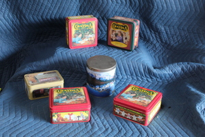 lot 9480 image: Crayon Tins