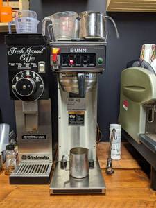 lot 7366 image: Bunn Coffee Maker CWTF-15-APS