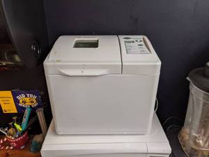 lot 7370 image: West Bend Perfect Timing Bread And Dough Maker