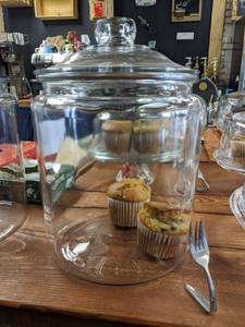 lot 7393 image: Large Glass Jar With Lid And Cake Display Stand With Lid