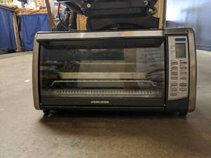 lot 7394 image: Black And Decker Toaster Oven