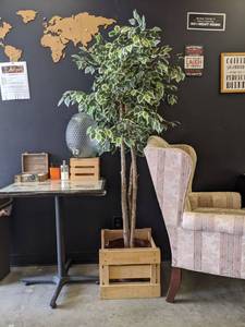 lot 7426 image: Faux Tree