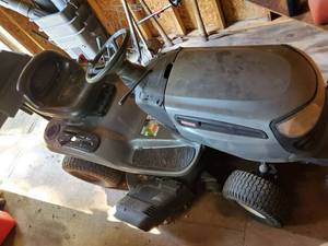 lot 1 image: Craftsman Lawn Mower -Needs Maintenced - Please Preview
