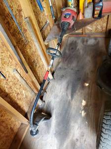 lot 2 image: Troybuilt Tuffy Weed Eater