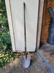 lot 12 image: Spade Shovel