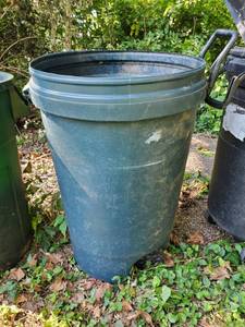 lot 14 image: Green Trash Barrel