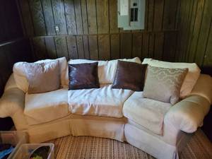 lot 21 image: Ultra Plush - Clean - Smoke Free - Pet Free Curved Shufford Couch