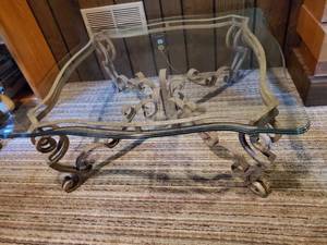 lot 25 image: Glass Top Spackled Beige Coffee Table