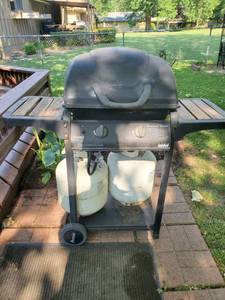 lot 33 image: Aussie Bushman Deluxe Propane Grill