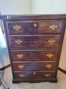 lot 3101 image: Mahogany Style Dresser with 5 Drawers