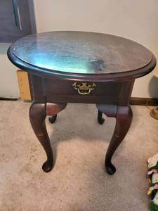 lot 3104 image: Kincaid Mahogany Side Table with Drawer
