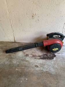lot 3121 image: Homelite Zipstart Vac Attack Blower Untested Gas Powered