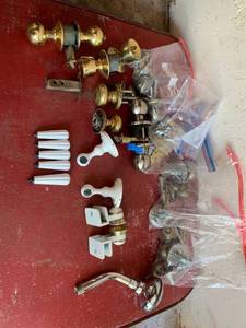lot 3131 image: Lot of Bathroom Hardware and Door Lock Sets