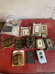 lot 3133 image: Huge Lot of Decorative Metal and Plastic Wall Plates