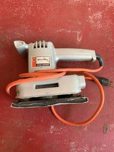 lot 3137 image: Black and Decker Dual Action Sander Tested Working